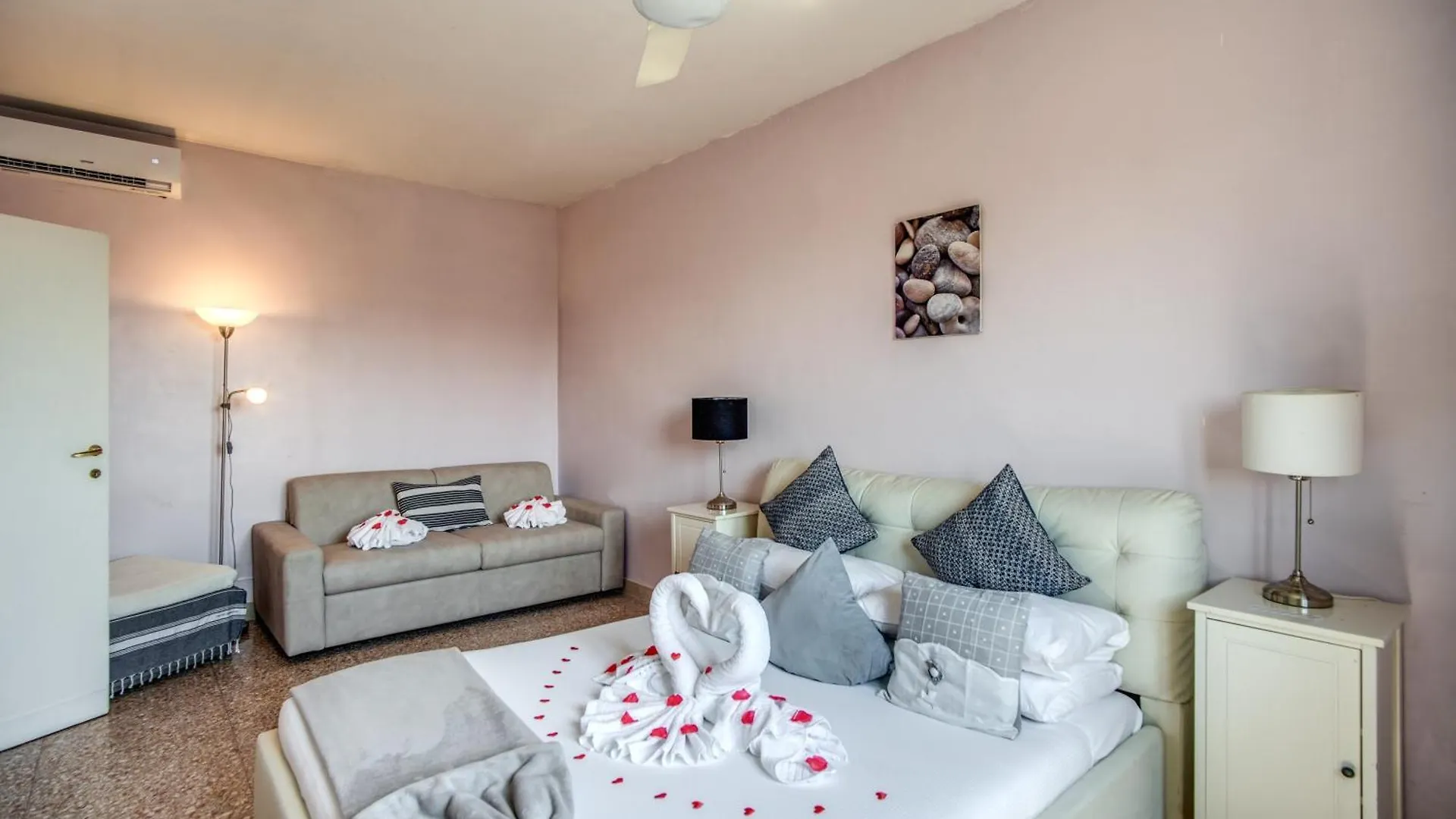 Nuovo Colonna Suite Rome - San Giovanni Apartments