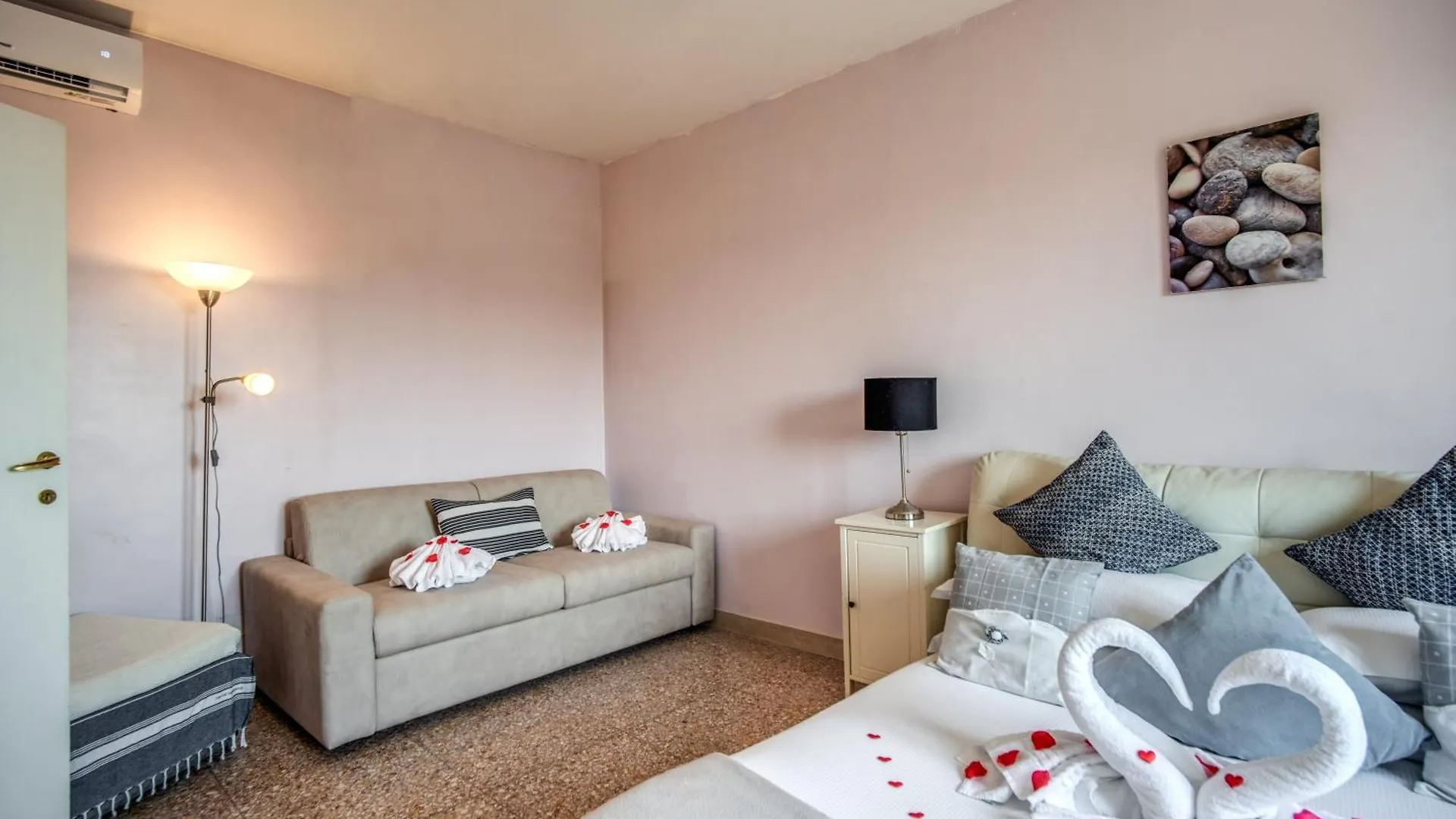 Nuovo Colonna Suite Rome - San Giovanni Apartments Italy