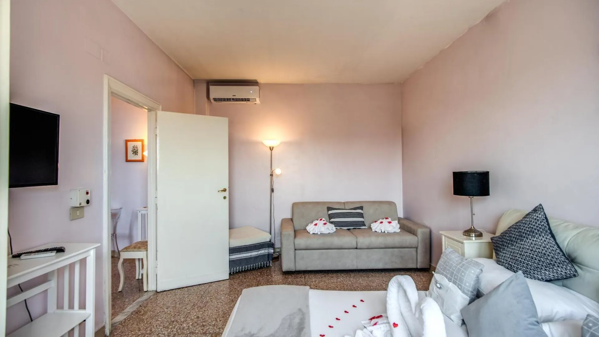 Nuovo Colonna Suite Rome - San Giovanni Apartments